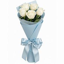 Букет 5 Белых роз Проуд в Шигоны