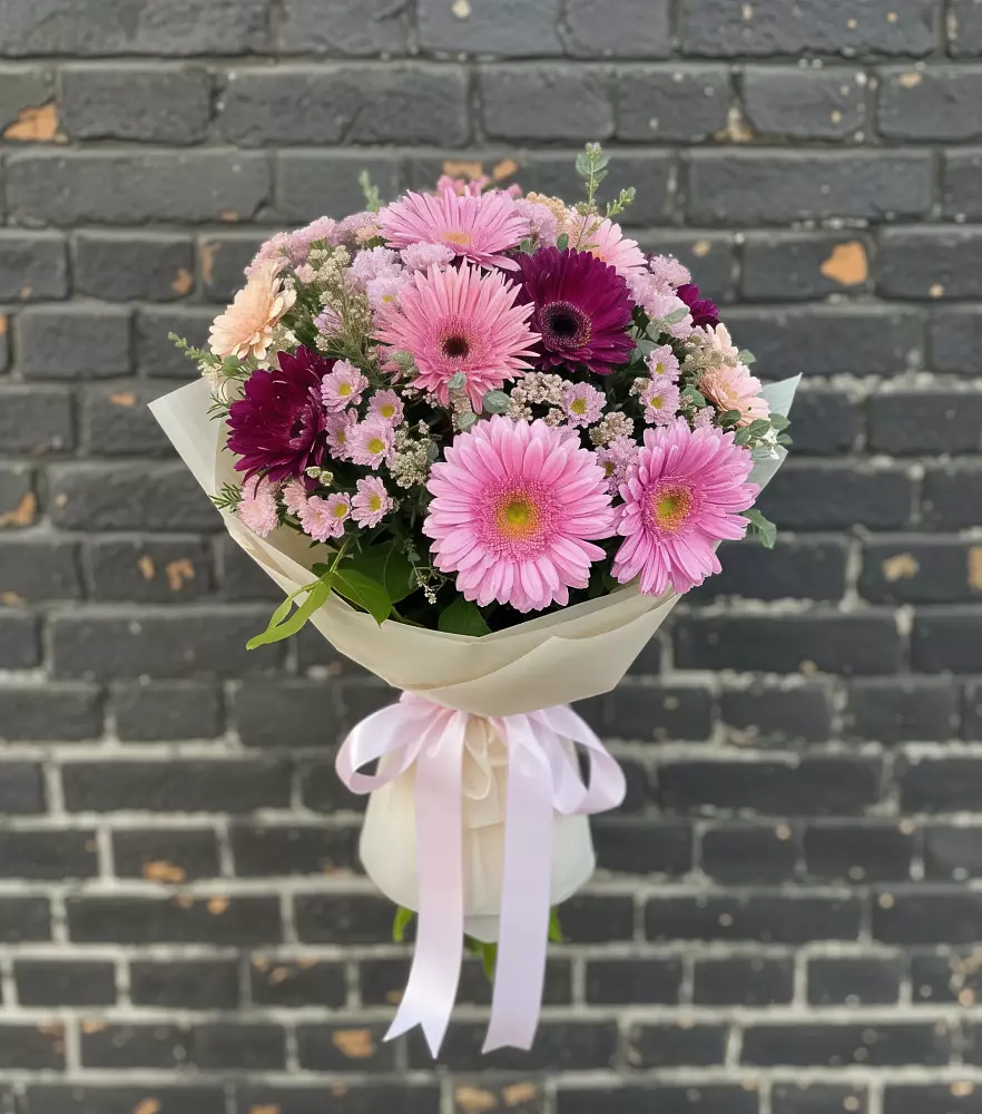 Букет цветов из: Герберы и Хризантемы в Шигоны