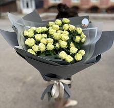 Букет Белые кустовые розы Солинеро в Шигоны