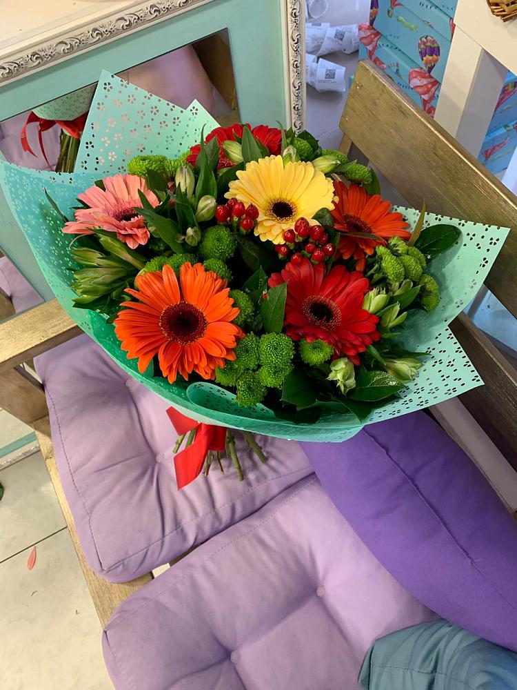 Букет цветов из: Герберы, Хризантемы и Альстромерии в Шигоны