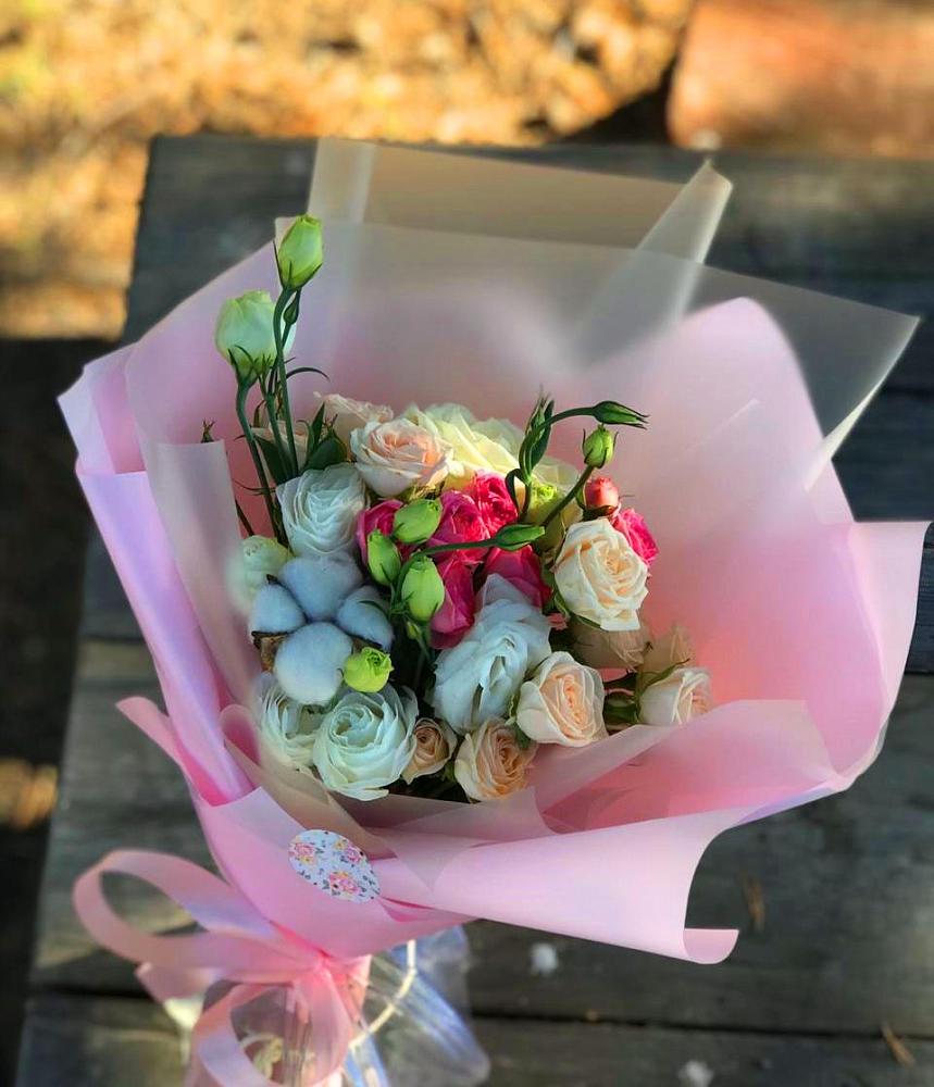 Букет цветов из: Розы и Лизиантусы в Шигоны