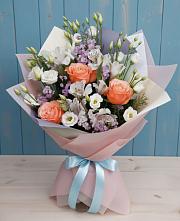 Букет цветов из:  Лизиантусы, Розы, Альстромерии и Гипсофила в Шигоны