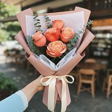 Букет цветов из:  Розы в Шигоны