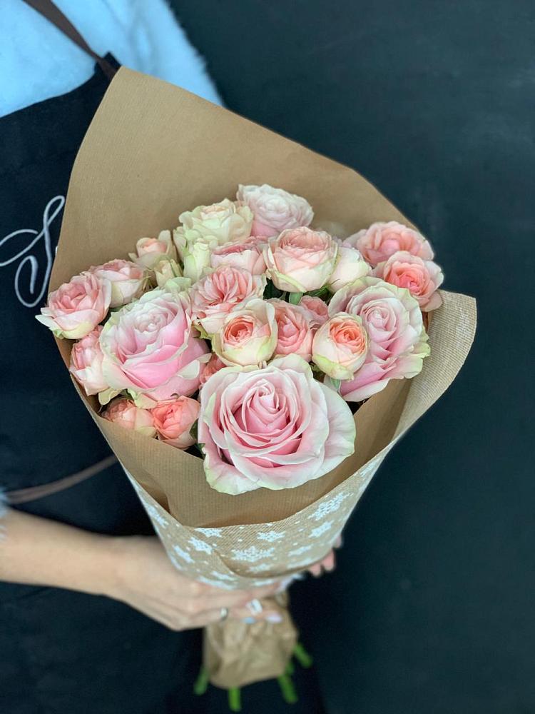 Букет цветов из: Хризантемы и Розы в Шигоны