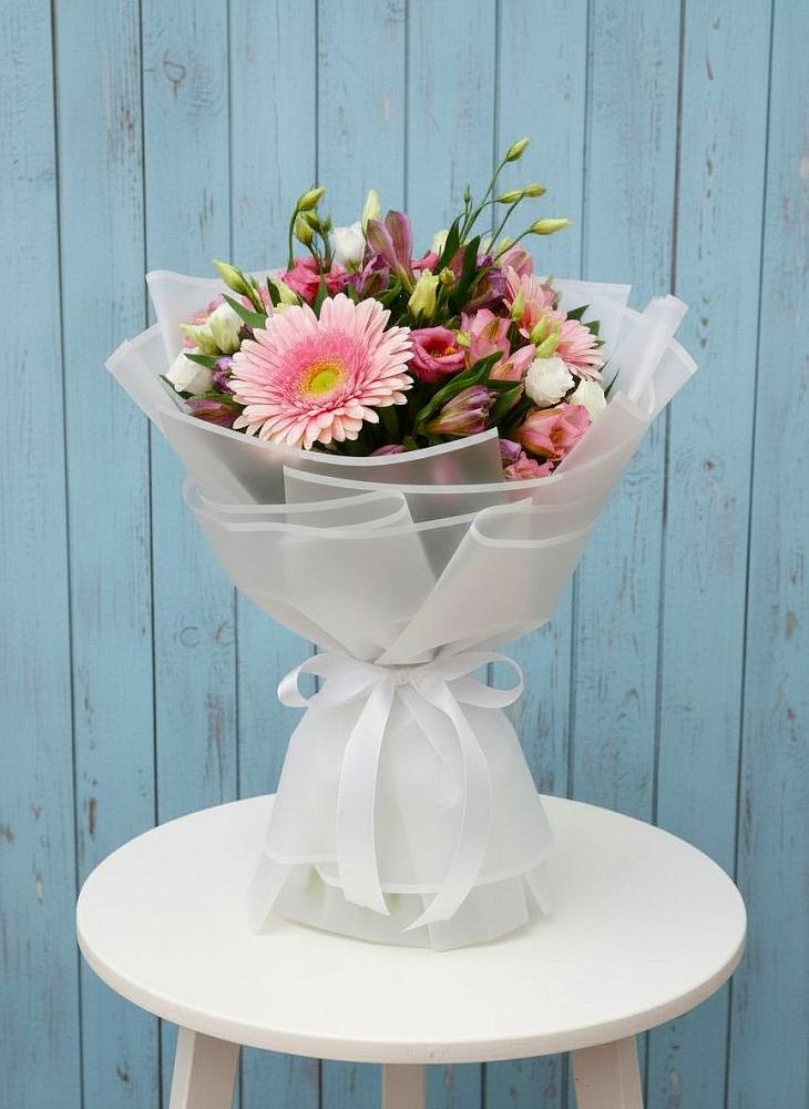 Букет цветов из: Герберы, Альстромерии и Лизиантусы в Шигоны