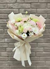 Букет цветов из:  Гвоздики, Розы, Лизиантусы и Хризантемы #REPLACE_PRED# Шигоны