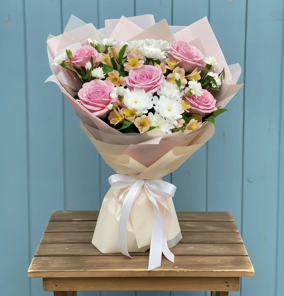 Букет цветов из: Гвоздики, Орхидеи и Розы в Шигоны