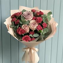 Букет цветов из:  Гвоздики и Розы в Шигоны