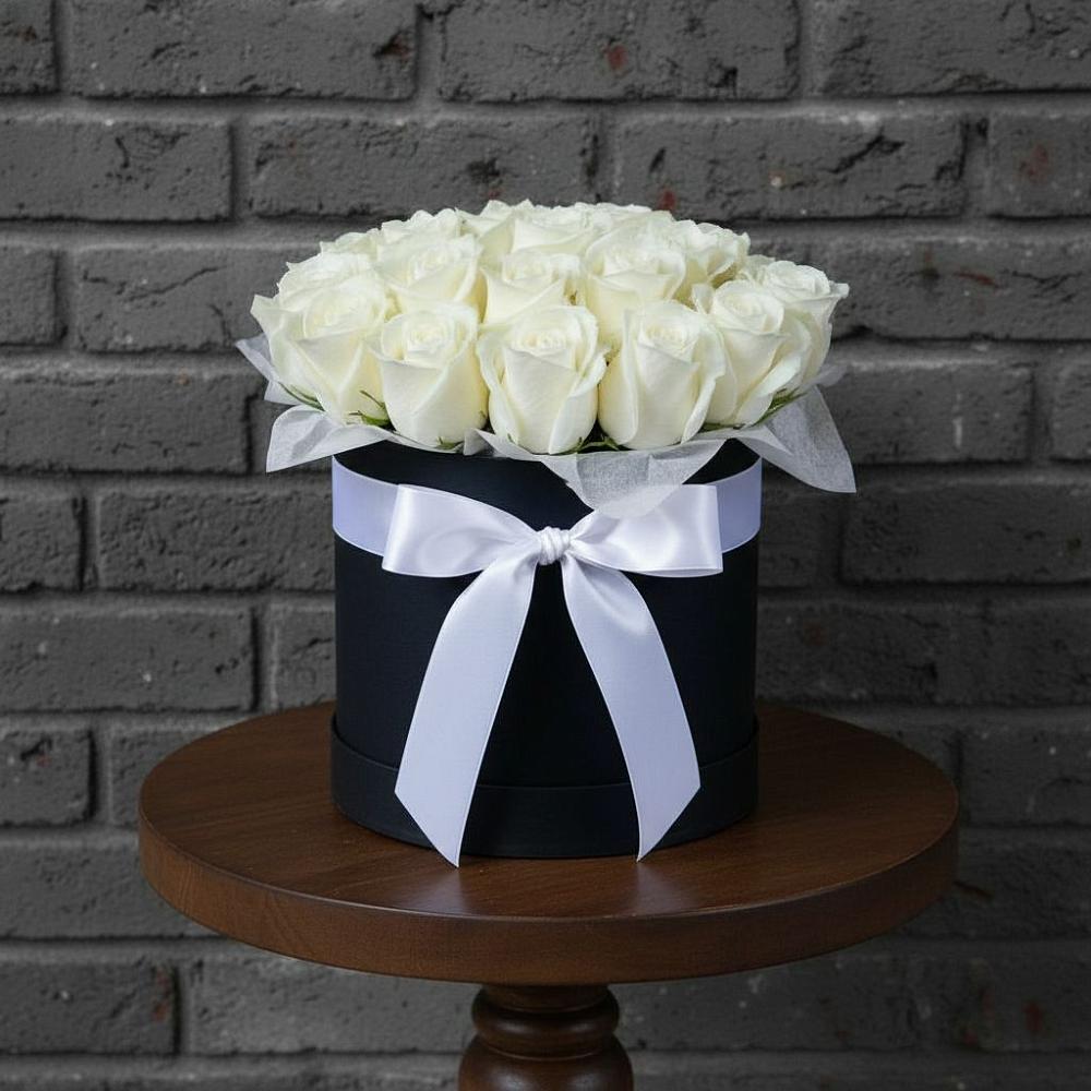 Цветочная композиция из Розы в шляпной коробке в Шигоны