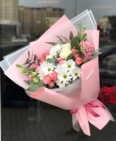 Букет цветов из: Розы, Лизиантусы и Хризантемы в Шигоны