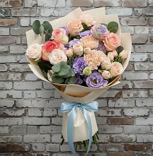 Букет цветов из:  Розы, Лизиантусы и Гвоздики в Шигоны
